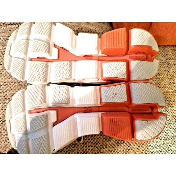 ON‎ Running cloudflyer peach white Athletic sneakers running shoes, Sz 7.5 Women - Picture 5 of 6